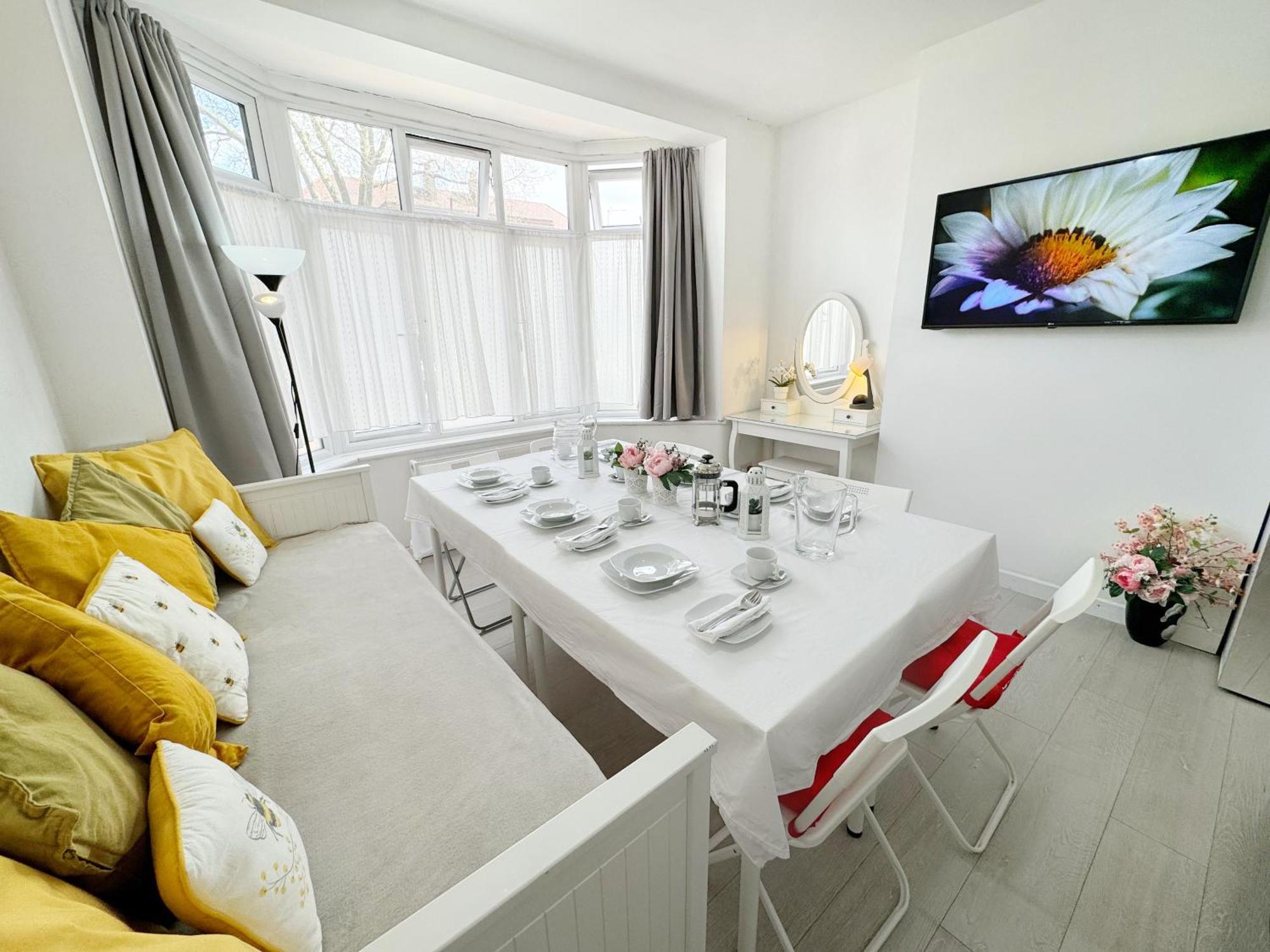 Luxurious House Near Excel- Air Conditioning, 9 Beds, 2 Baths, Garden, Fast Wifi London Exterior foto